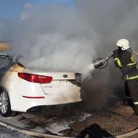 Легковой автомобиль загорелся на трассе в Павлодарской области